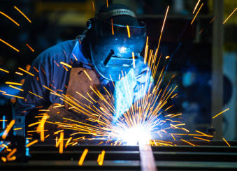 Montaža industrijskih strojev in naprav. Montaže in varjenje v industriji. Izdelave kovinskih in inox konstrukcij.